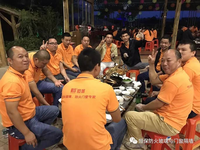 主題：“團(tuán)結(jié)”與“效率”！精誠(chéng)團(tuán)結(jié)、再創(chuàng)新高！ --記公司在2017年10月17日組織了一場(chǎng)高明盈香戶外拓展旅游活動(dòng)