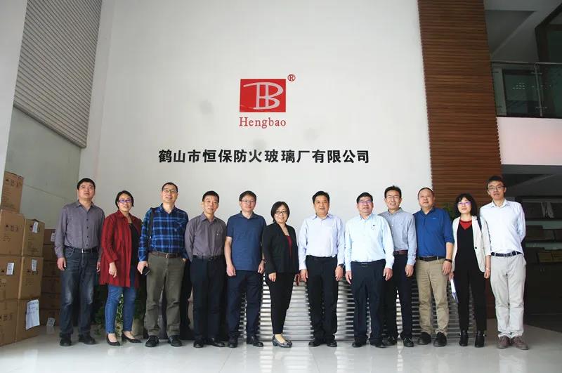 國家重點科研項目——復(fù)合防火玻璃制造技術(shù)與產(chǎn)業(yè)示范線順利通過專家組現(xiàn)場驗收